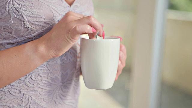 блондинка lisi kitty думала о романтике, а в итоге получила огромный член в задницу