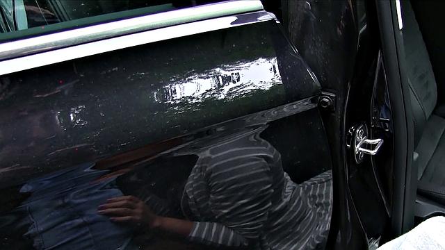 Bubble Butt Babe with a bald pussy gets fucked in a car