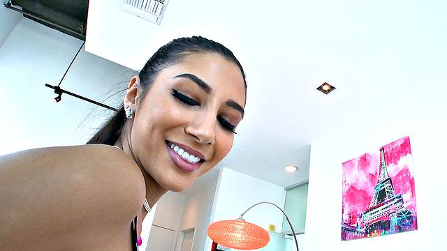 Gianna Gives Sloppy Blowjob