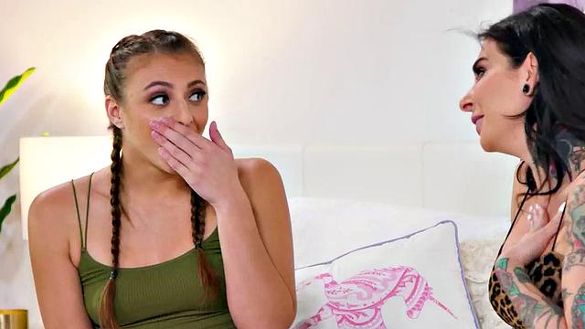 Squirting tattooed dyke squirts all over face