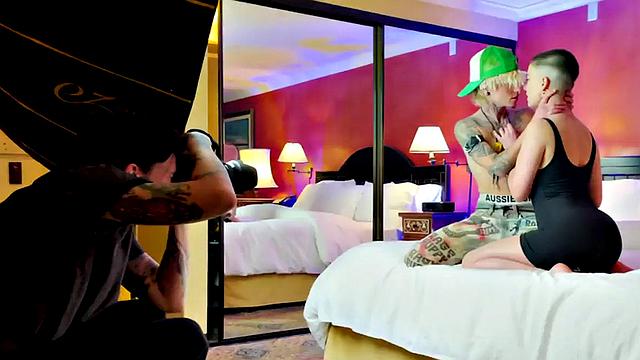 21yo TS enjoys kisses with babe in amateur video