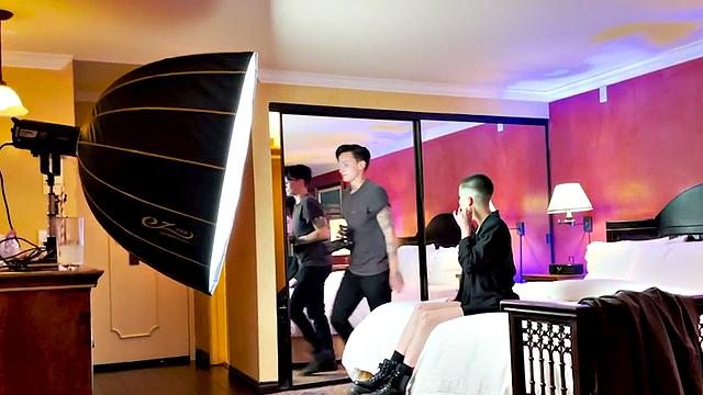 21yo TS enjoys kisses with babe in amateur video