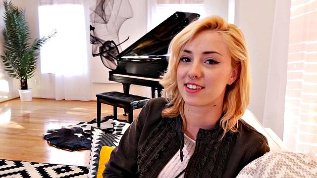 haley reed сосёт и глотает сперму после жёсткого траха