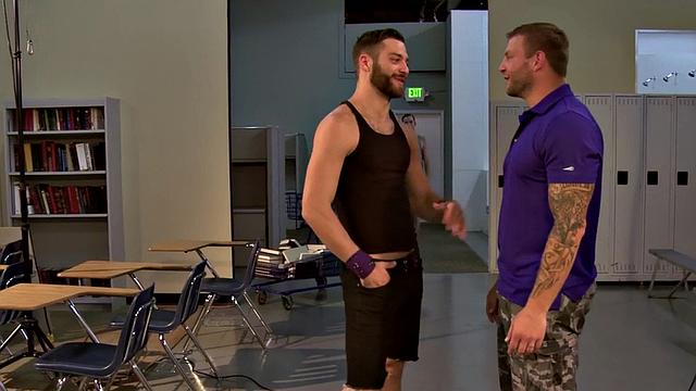 Cockriding gay fucked by nympho stud in anal hole