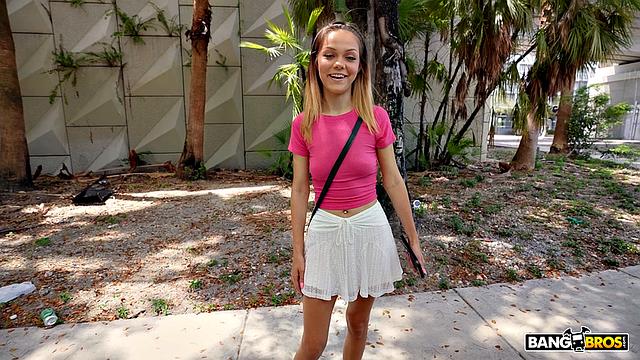 Cutie On Holiday Gets Boned On the Bus