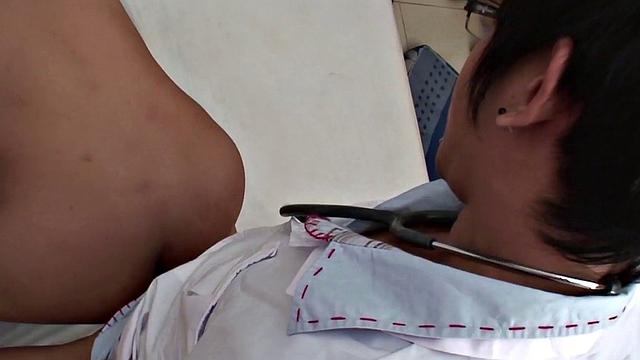 Nippon twink bareback fucked in doctor's home visit