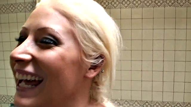 Candy manson fingering her wet pussy