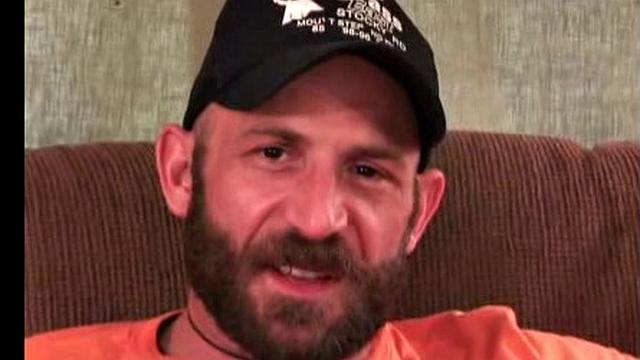 шейн решил не тратить время на прелюдии - рука и дело сделано