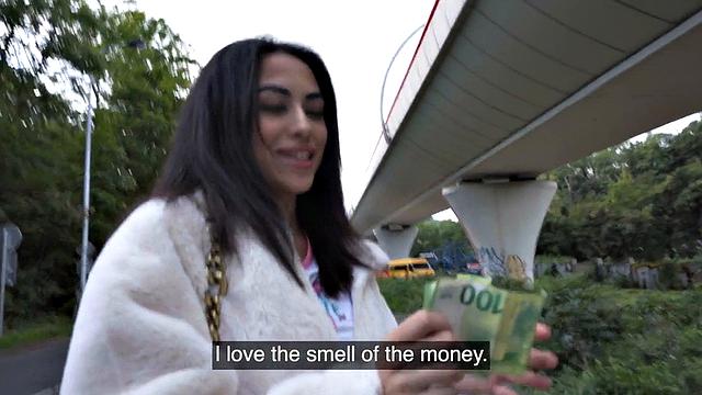 Public 21yo babe fucks and sucks stranger's outdoor