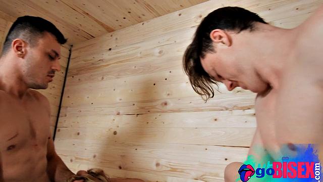 Gorgeous blondie gets pounded in 3way