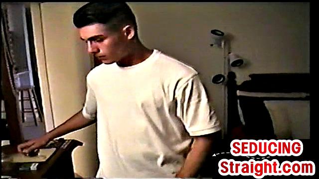 Hairy str8 stud with tattoos sucked by gay at home