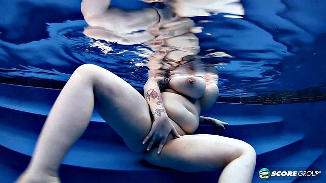 Big Tit Skinny Dip: Dors Feline