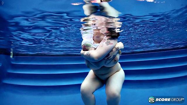 Big Tit Skinny Dip: Dors Feline