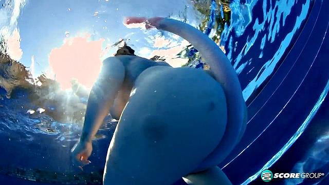 Big Tit Skinny Dip: Dors Feline