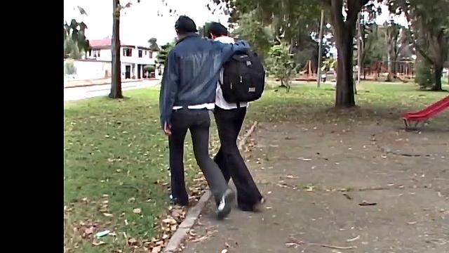 цезарь принимает большой член альфонсо без гондона