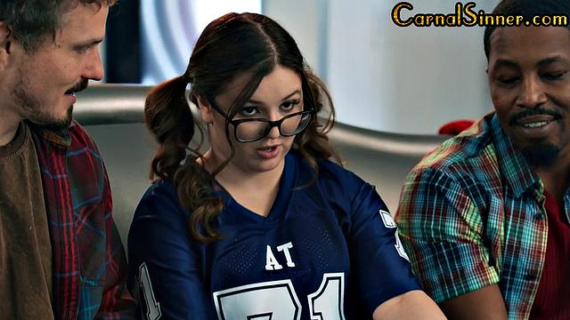 21yo petite babe pounded in 3some