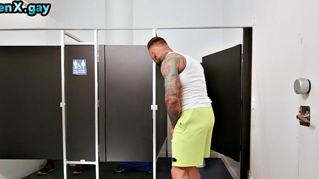 Barebacked stud enjoys anal fucking by big white dick