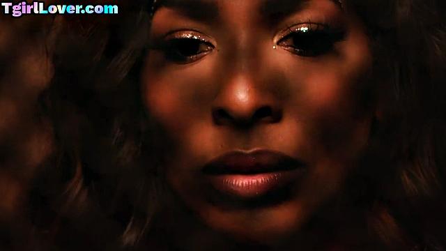 Black ebony trans bends for nubian lesbian