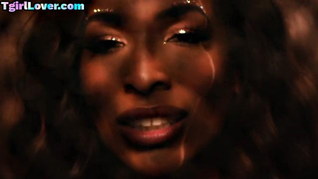 Black ebony trans bends for nubian lesbian