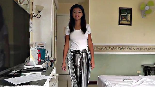 lyka демонстрирует упругую азиатскую попку и натуральные сиськи