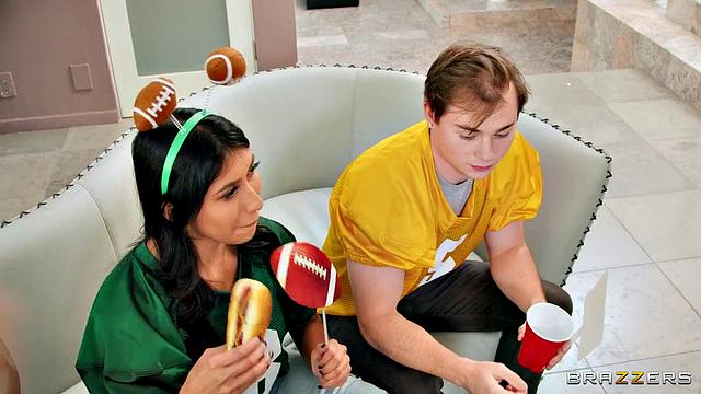 Mom Throws A Football Party!