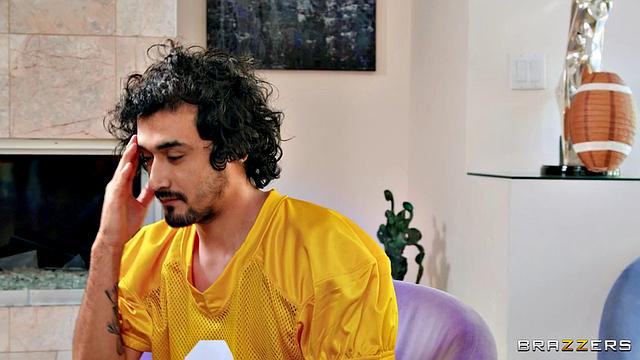 Mom Throws A Football Party!