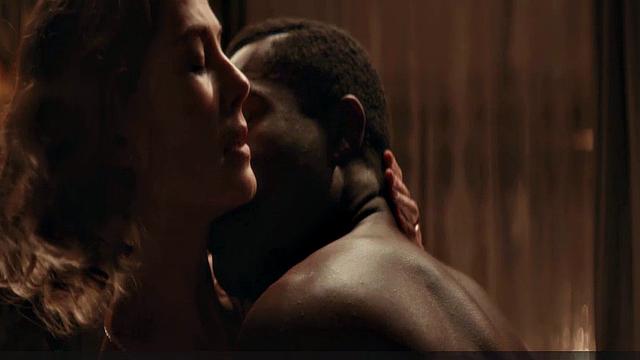 росамунд пайк срывает покровы в откровенных сценах