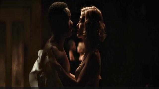 росамунд пайк срывает покровы в откровенных сценах