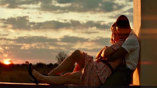 росамунд пайк срывает покровы в откровенных сценах