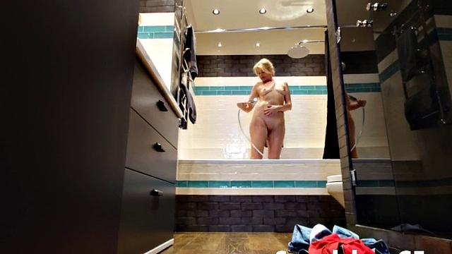 MILF bathes and gets touchy with her pussy and titties