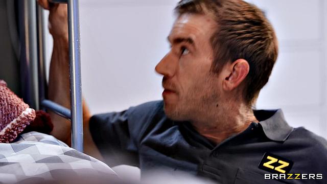 жаркая траховка на двухъярусной кровати в общаге