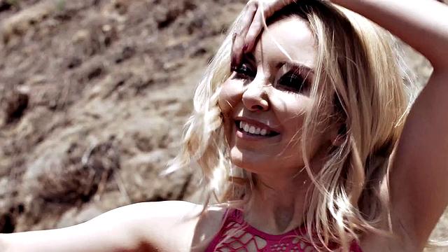 Cocksucking babe pleases lover in passionate affair