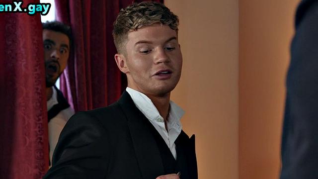 Manly jock fucks twink's asshole in reception room