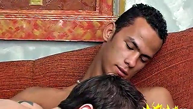 Мауро кайфует от большого члена Вагнера и его горячего языка