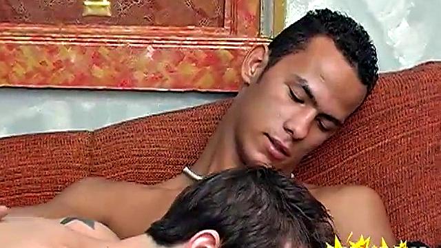 Мауро кайфует от большого члена Вагнера и его горячего языка