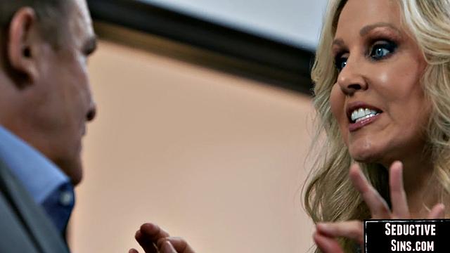 Cockhungry sexy babe gets pounded