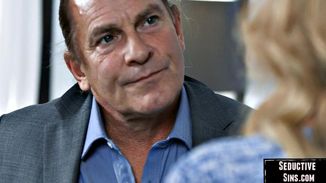 Cockhungry sexy babe gets pounded