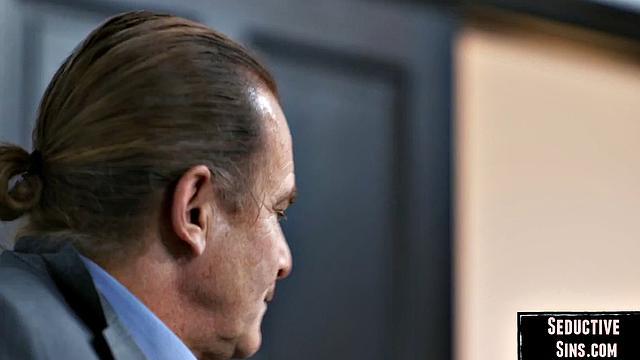 Смотри, как зрелая блондинка кайфует от жёсткого секса с мужиком.