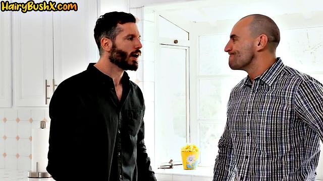 Шлюхи с большими сиськами трахаются вчетвером