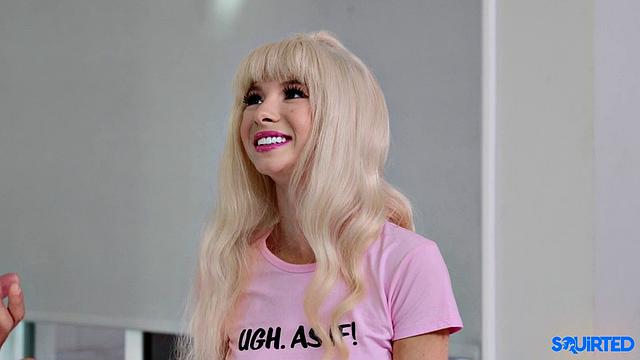 Кензи Ривз устроила сквирт-нашествие и Рамону теперь придётся стирать ковры!