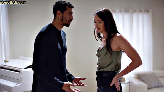 Bigbooty hottie fucked by BF