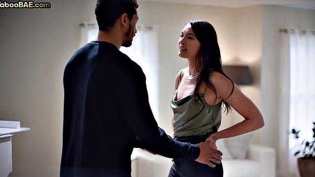 Большая жопа любит сверху, парень жалуется на выносливость