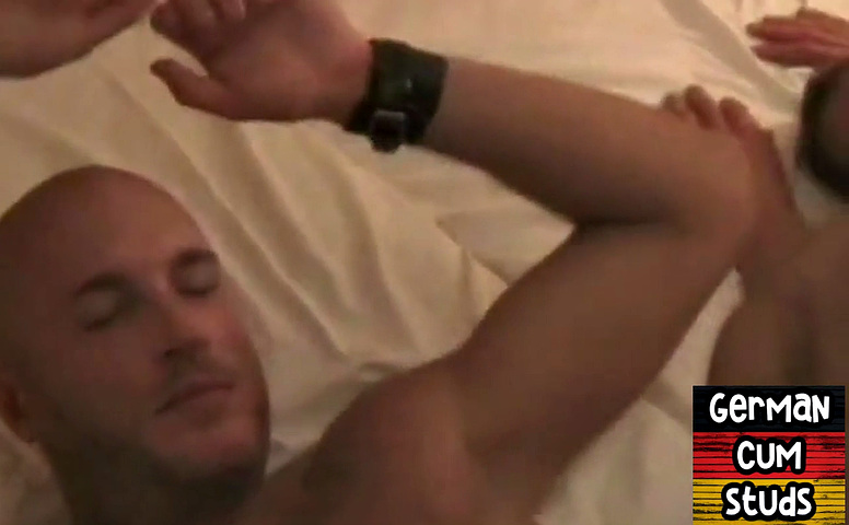 German amateur anal lover in homemade closeup 3way