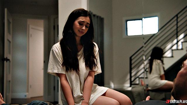 милфа прикинулась соседкой и сразу оказалась на члене