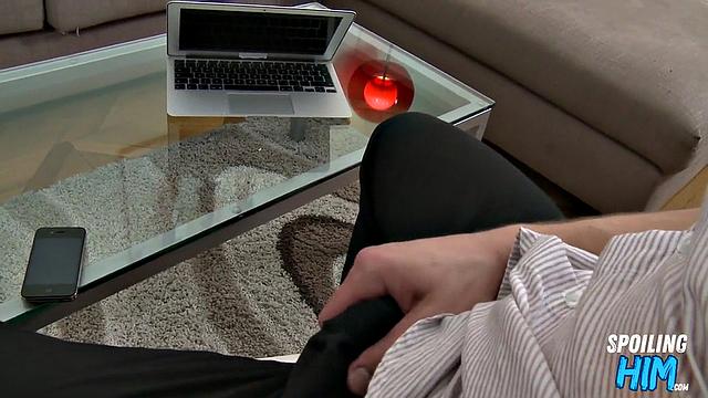 Cute 21yo jock gets asshole stretched