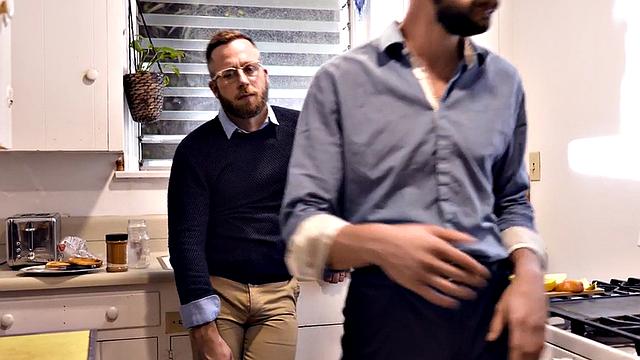 Assrimmed stud cums while fucked in the bedroom