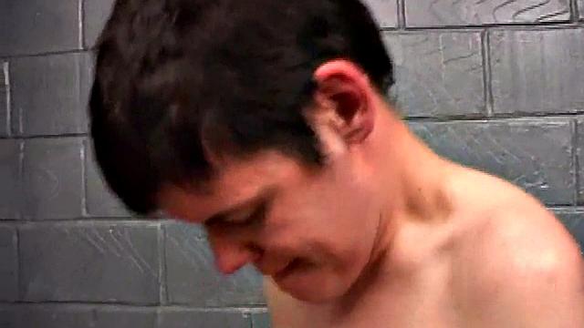 Amateur twunk takes it up the ass