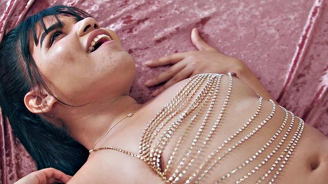 TRANSFIXED - Stacked Photographer Eva Maxim CREAMPIES Model Summer Col During Sexy Photoshoot