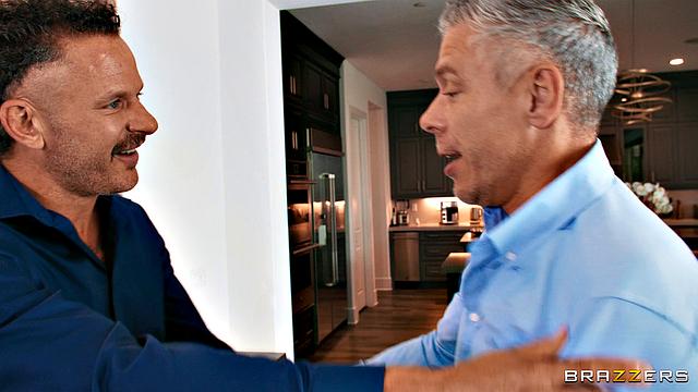 жена сосёт другу мужа прямо на глазах у мужа