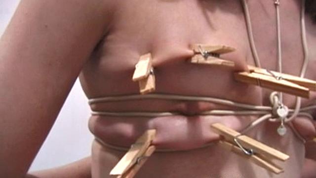 смотри, как элизабет испытывает кайф от жесткого бондажа